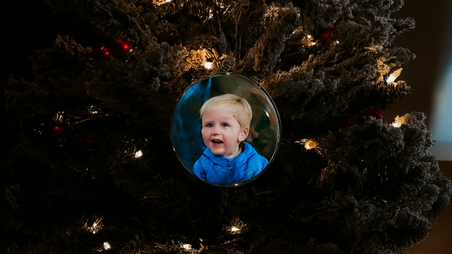 Memory Sphere™ — The Christmas Gift That Turns Memories Into Light ✨